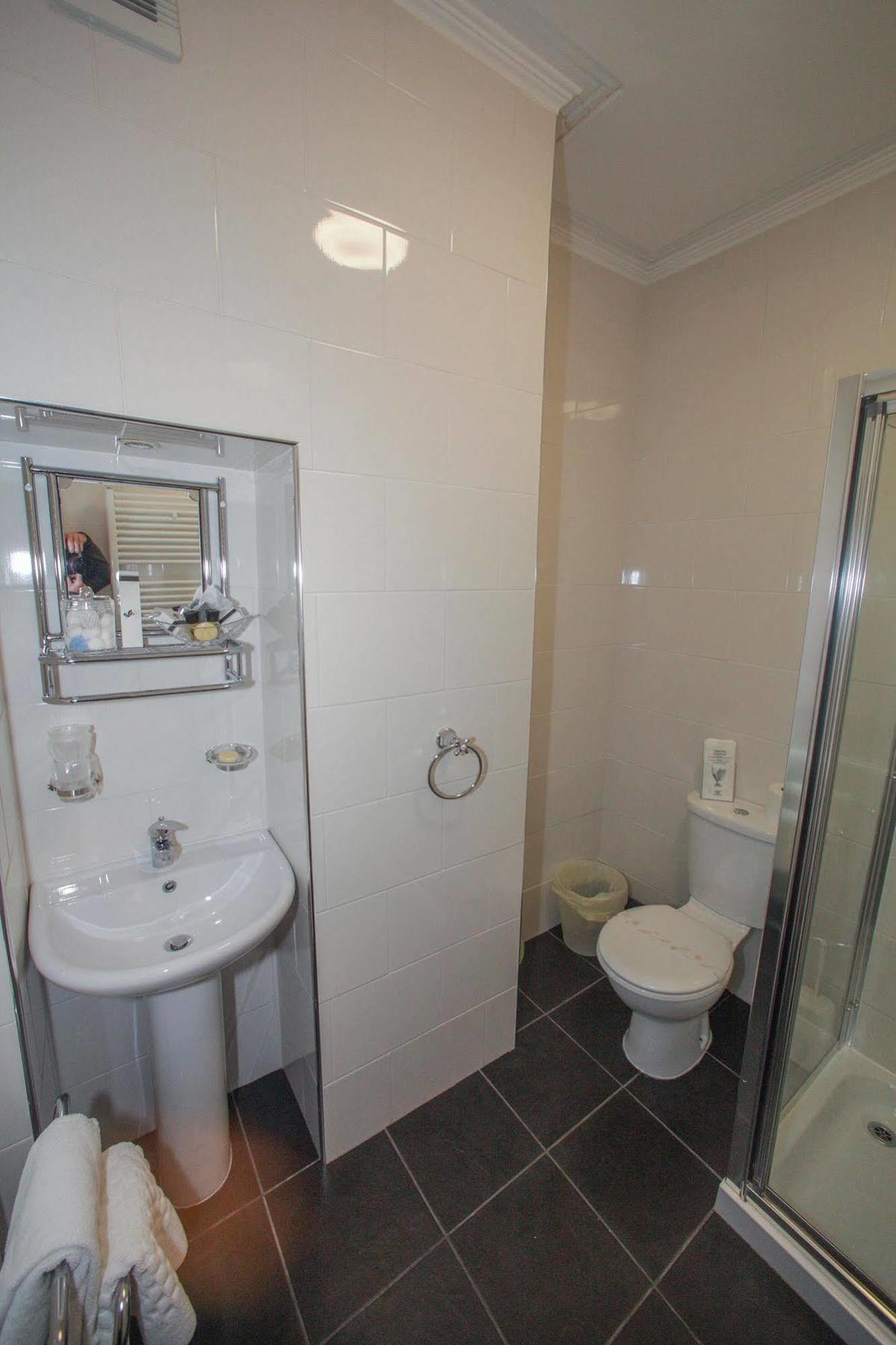 Tower House Executive Guest House Pontefract Exterior foto
